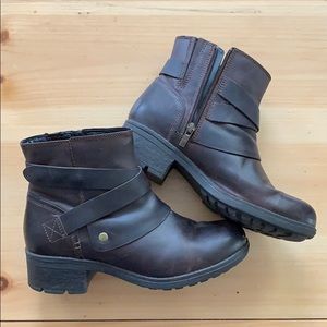 Clark’s Brown Ankle boot size 9M Women’s